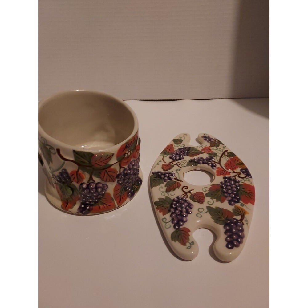 Porcelain Grape Vine Design Wine Bottle And Wine Glass Holder With Bottle Rest